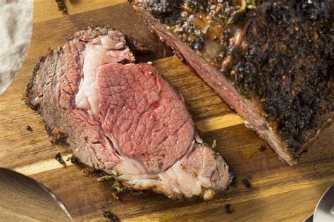 Place these on the bottom of a 6 quart slow cooker. How to Cook a Prime Rib Roast in a Crock-Pot With ...
