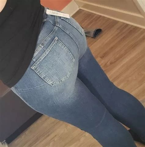 Girls In Tight Jeans 30 Pics