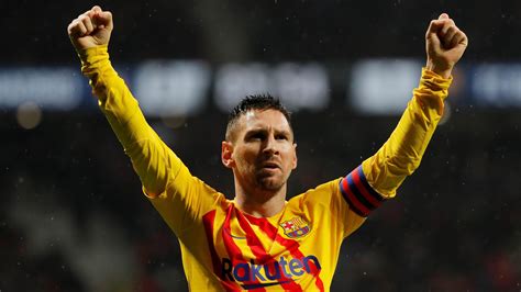 The argentine had been nearing the end of his deal at the nou camp but now looks set to commit his future to the club for a further two years following positive talks. Football news - Late Lionel Messi magic sends Barcelona ...