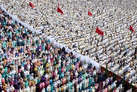 breathtaking pictures show eid al fitr prayer in morocco