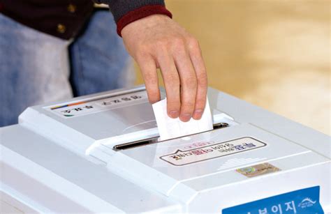 진중권 전통적 민주당 초강세 지역 투표율, 상대적으로 낮아. 사역자 뽑듯 재·보궐 선거 꼭 투표하세요-국민일보