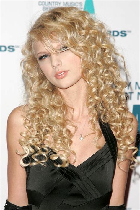 However, as it was seen in the reputation documentary serie. Taylor Swift's Hair Since 2006 - Taylor Swift Hairstyle Ideas