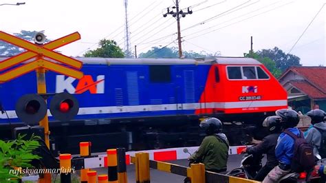 Palang Pintu Perlintasan Kereta Api Railroad Crossing Ka Malioboro