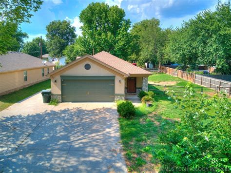 814 E Comet St, Claremore, OK 74017 | Trulia