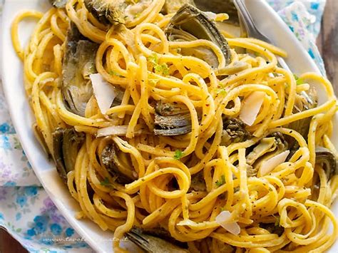 Italian for 'spaghetti with garlic and oil') is a traditional italian pasta dish from naples. Pasta con carciofi saporita, la Ricetta facile e veloce