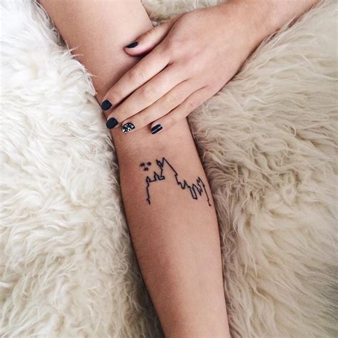 25 Cute Small Feminine Tattoos For Women 2023 Tiny Meaningful Tattoos
