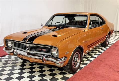 Classic Car Auction Breaks Records Over Weekend - Lloyds Auctions