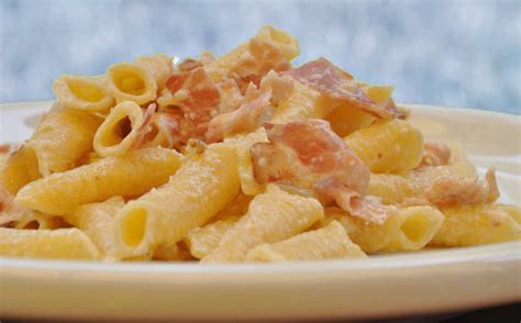 Maybe you would like to learn more about one of these? Ricetta Pasta allo speck, noci e philadelphia - Ricette ...