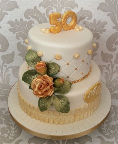 Golden wedding cake | Wedding cake decorations, Golden wedding