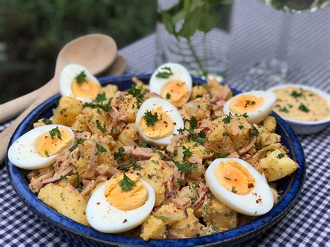 Aardappelsalade Met Ham En Ei Familie Over De Kook