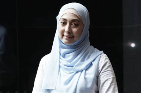Humairah dijodohkan dengan shahir sebagai meneruskan tradisi kahwin muda dalam keluarganya. Rumah Tangga Yang Dibina 12 tahun Musnah, Kuza Dedah Sudah ...