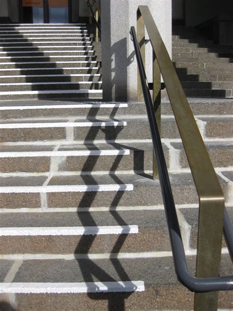 Bei jeder höheren podestleiter jedoch muss ein geländer mit handlauf den benutzer vor einem möglichen absturz sichern. Handlauf | Treppen | Glossar | Baunetz_Wissen