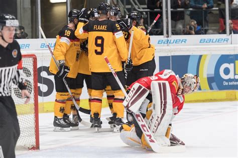 Wetten wurden akzeptiert auf eishockey: DEB-Team schlägt die Schweiz und erhält sich die Chance auf den Turniersieg beim Deutschland Cup ...