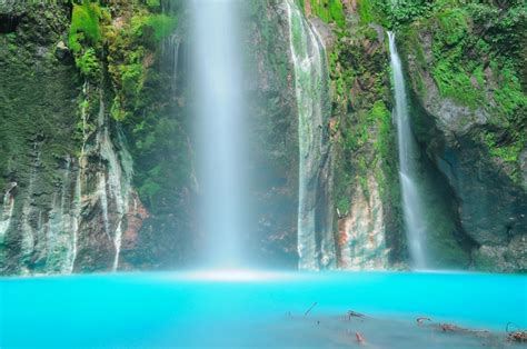 Pemandangan air terjun adalah salah keindahan alam yang tidak boleh dilewatkan untuk kita nikmati sebagai bukti ke agungan tuhan karena itu ketika kalian mencari inspirasi pemandangan alam untuk digambar atau dilukis air terjun merupakan salah satu pilihan tepat untuk dijadikan inspirasi. Gambar Air Terjun Terindah Di Indonesia - Go Wisata Ria