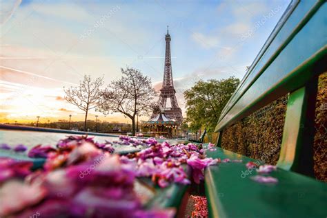 Eiffel Tower During Spring Time In Paris France — Stock Photo © Samot