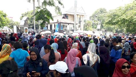 We did not find results for: Buruh Pabrik Garmen Demo 4 Bulan Gaji Belum Dibayar - INFO BURUH