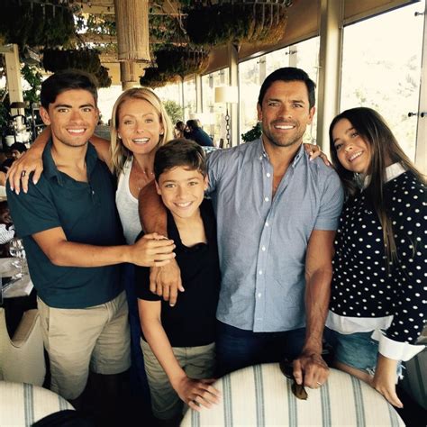 Kelly Ripa And Mark Consuelos Enjoy Brunch With Their Kids Picture