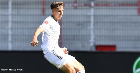 Nico schlotterbeck is the brother of keven schlotterbeck (sc freiburg). Nico Schlotterbeck von Union Berlin nutzt Chance in der ...