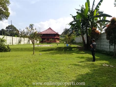 Cisarua, bogor, jawa barat 16750, menawarkan lingkungan yang sejuk sekaligus plataran puncak villa dekat dengan beberapa tempat wisata seperti taman safari, perkebunan teh gunung mas, chimory, taman matahari dan lainnya. Dijual Villa Kayu Makassar Dengan Tanah Luas di Puncak ...