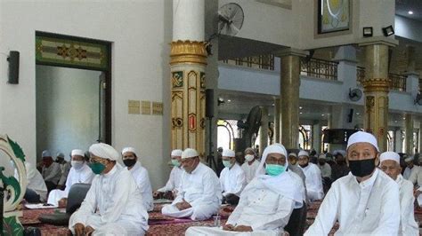 📌tersebar 5 kota di indonesia. Kembali Menggelar Salat Jumat di Masjid Agung Alkaromah ...