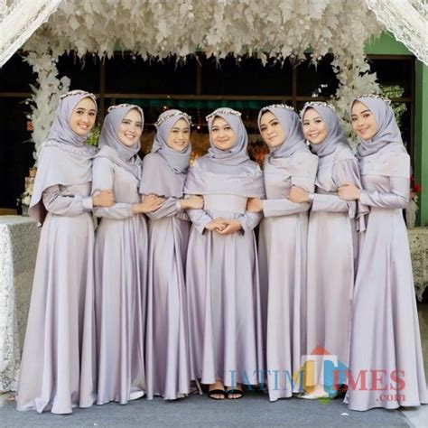 Inspirasi Model Baju Bridesmaid Hijab Yang Cantik Kekinian Jatim Times