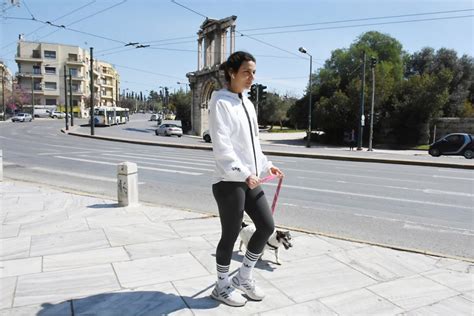 Η τόνια σωτηροπούλου εδώ και καιρό μένει μαζί με τον κωστή μαραβέγια σε ένα υπέροχο διαμέρισμα στο μετς. Με έμπνευση από τα 80s φοράει το κολάν της η Τόνια ...