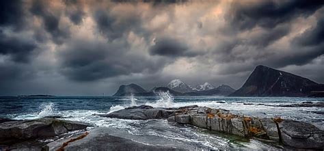 Mar Nubes Montañas Costa Noruega Las Islas Lofoten El Mar De