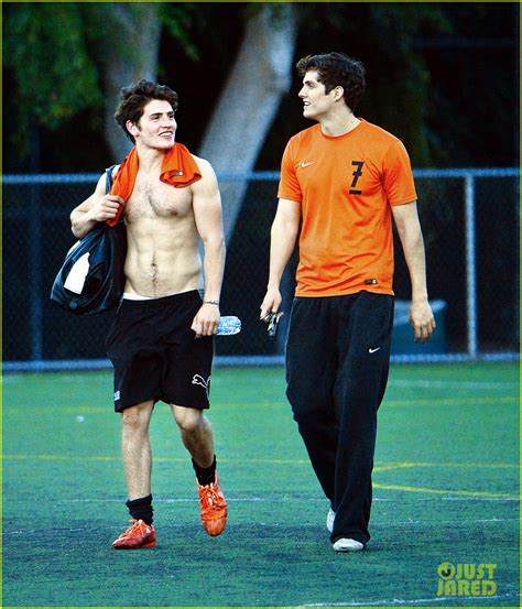 The Stars Come Out To Play Gregg Sulkin New Shirtless And Barefoot Pics And Video