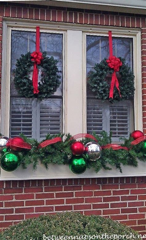30 Christmas Outdoor Window Decor