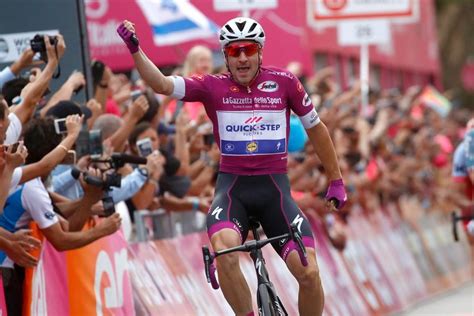 Follow the progress and the latest updates of the pink jersey race in real time. LIVE GIRO: Sprint Viviani naar derde triomf in vlakke ...