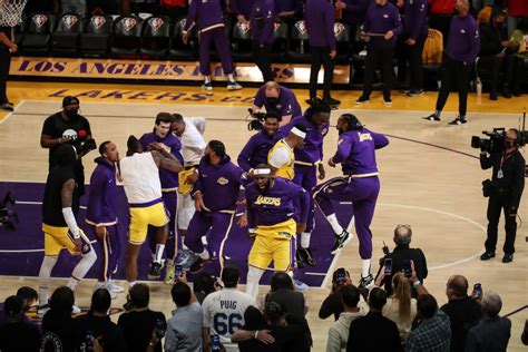 Look Fight Nearly Breaks Out On Lakers Bench Tonight The Spun What