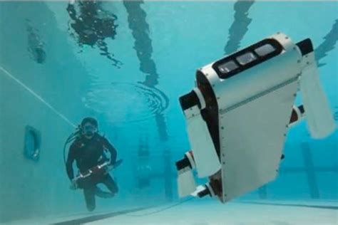Underwater Swimming Robot Now Wirelessly Controlled