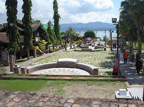 It's worth to visit all the five gates of the old khmer capital. Ke Pulau Pangkor Lagi ~ Kendatipun Sekadar Catatan ...