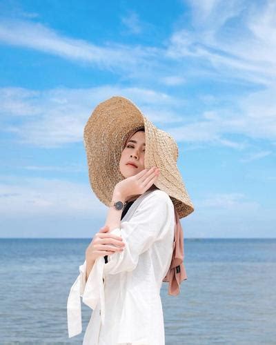 Maybe you would like to learn more about one of these? Pilihan Model Atasan dan Rok yang Cocok untuk OOTD Hijab ...