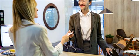 Hotel Front Desk Upselling: How to Nail and Scale It - Oaky