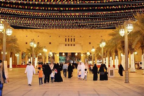 الهيئة الملكية لمدينة الرياض نقل ترددي مجاني لمواقع احتفالات عيد الفطر بقصر الحكم وحي البجيري