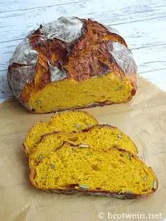Kürbisbrot mit frischer Hefe und Hokkaido Saftiges Brot
