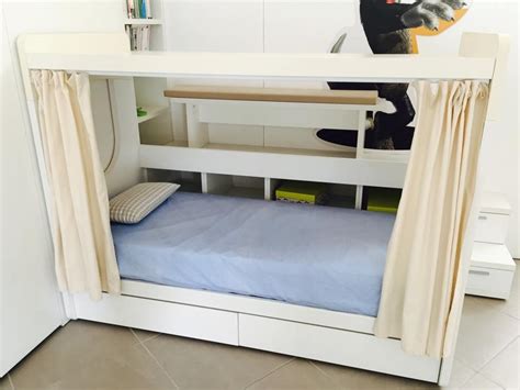 Non solo il classico letto a terra con comodini e armadio lineare ma anche cabine armadio, soluzioni di camere a ponte e sorprendenti soppalchi alcune soluzioni sono inedite e originali, come la palafitta. Amabile Letto Sopra Armadio ~ Armadio Decora