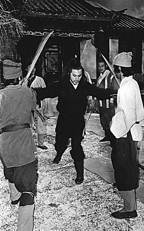 카피툰은 네이버웹툰 다음웹툰 카카오웹툰 레진코믹스 짬툰 투믹스 탑툰 만화책 미리보기 및 다시보기를 제공합니다. 港片黃金歲月令人懷緬