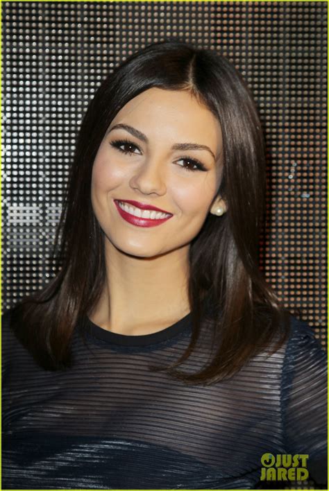 Victoria Justice Shows Off Some Skin At The Dkny Show Photo 3191762