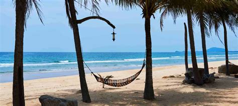 how to select a beach hammock 3 ways to hang a hammock on the beach