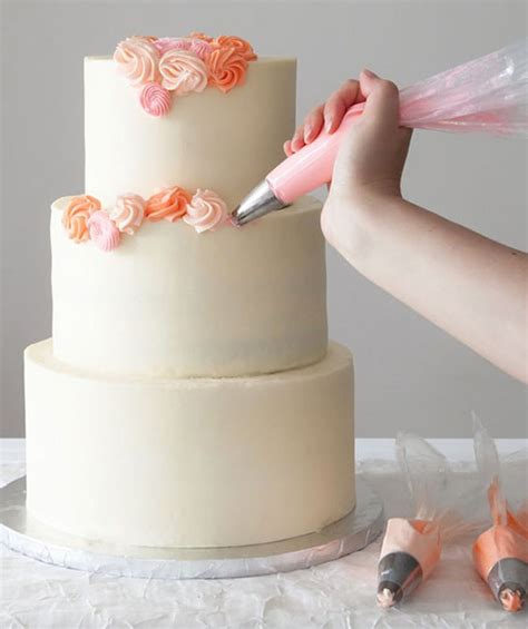 4 Easy Ways To Diy A Wedding Cake Brit Co