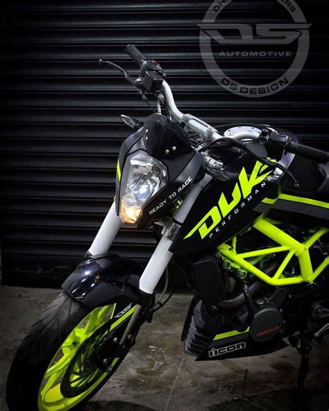 To tell them apart, ktm has given both motorcycles if you like modifying your machine then you can use that extra 30k to modify your 200cc like adding a. New KTM Duke 200 modified - Black-Fluorescent Green 2017 ...