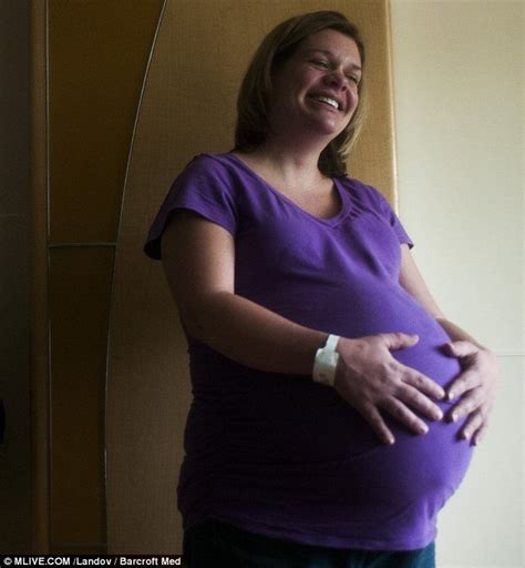 Quintuplet Pregnancy 28 Weeks Pregnant Belly Big Pregnant Quintuplets