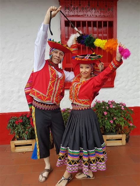 Huayno Baile Y Traje Típico Del Perú Costumes Around The World Fashion Dance Costumes