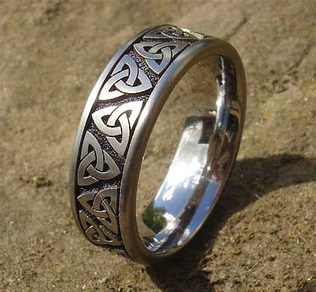 Check out our celtic knot selection for the very best in unique or custom, handmade pieces from our ожерелье с there are 62376 celtic knot for sale on etsy, and they cost 24,34 $ on average. Titanium Celtic Trinity Knot Ring : LOVE2HAVE in the UK!