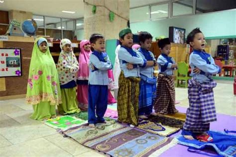 Tips Agar Anak Rajin Shalat Ke Masjid