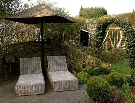 Das fernsehen musikhören und feiern im garten ist grundsätzlich gestattet. Sichtschutz für Terrasse & Garten - 13 Ideen