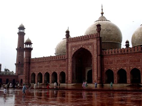Lahore district, punjab (pakistan), elevation 216 m. Rain turns weather cold in Punjab | Pakistan Today