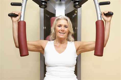 Fitness Mature Woman Stock Image Image Of Attractive 33188187